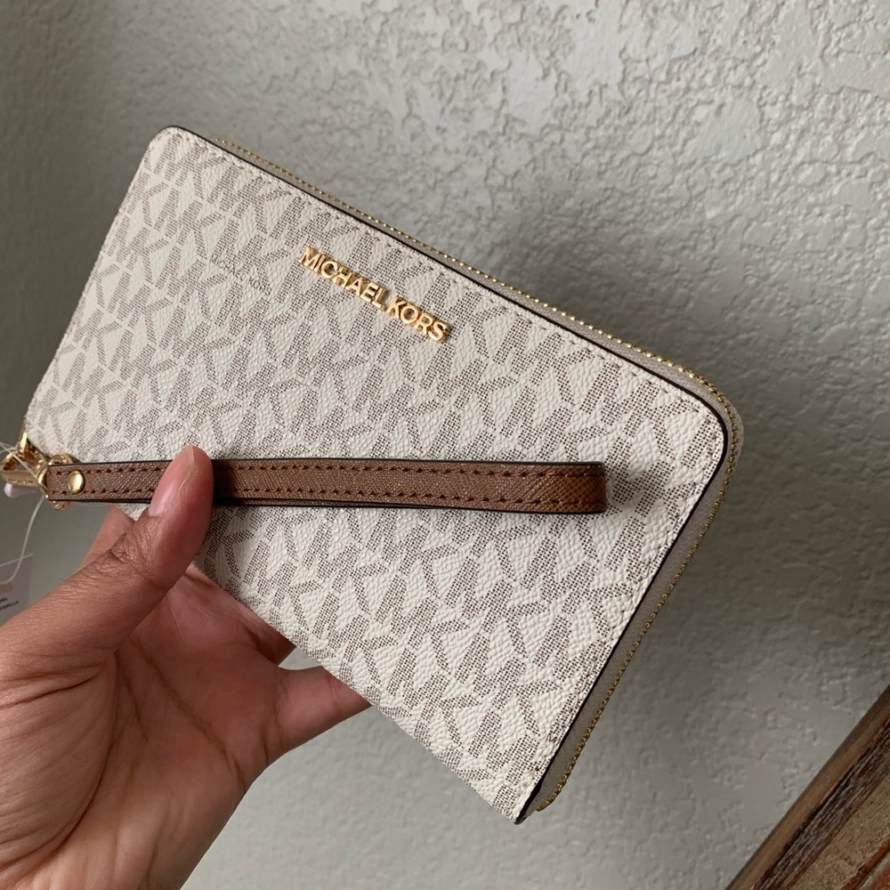 3in 1 new MK ♥️ wallet/ wirstlet/ phone holder - Picture 7 of 9